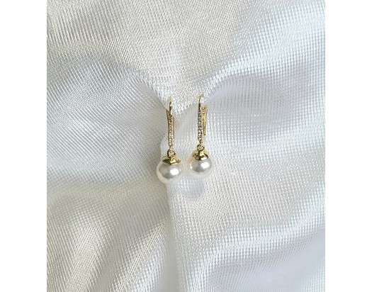 Japanese Akoya (Saltwater) Cultured Pearl Earrings with Diamonds set in 14K Yellow Gold